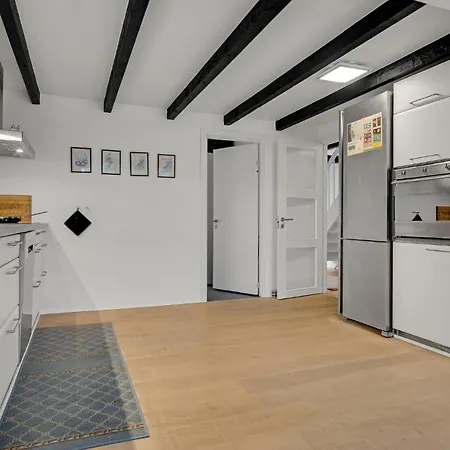 2 Bedroom Lovely In *