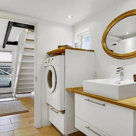 2 Bedroom Lovely In * Hemmet